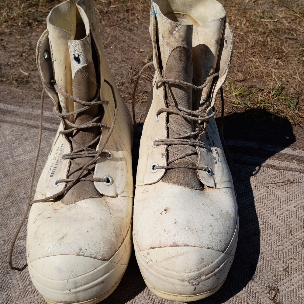 Mickey Mouse Boots Men's Cream and Gray Boots